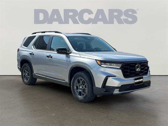 Photo of 2025 Alabaster Silver Metallic Honda Pilot