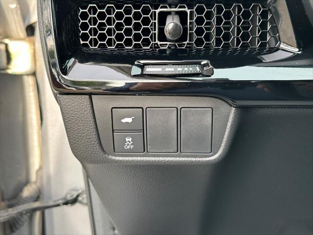 Photo of 2023 Lunar Silver Metallic Honda CR-V Hybrid