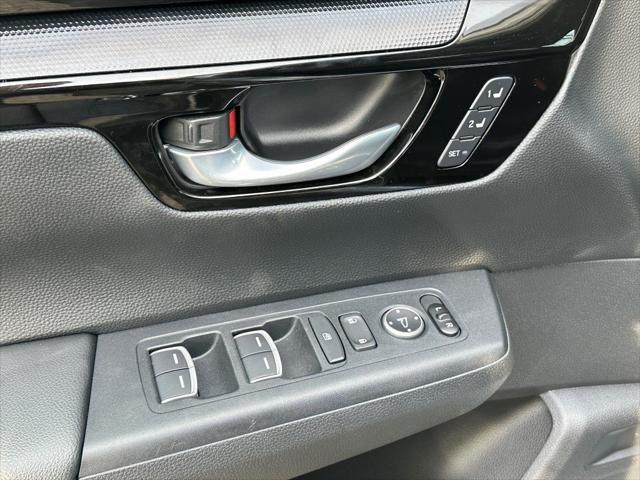 Photo of 2023 Lunar Silver Metallic Honda CR-V Hybrid