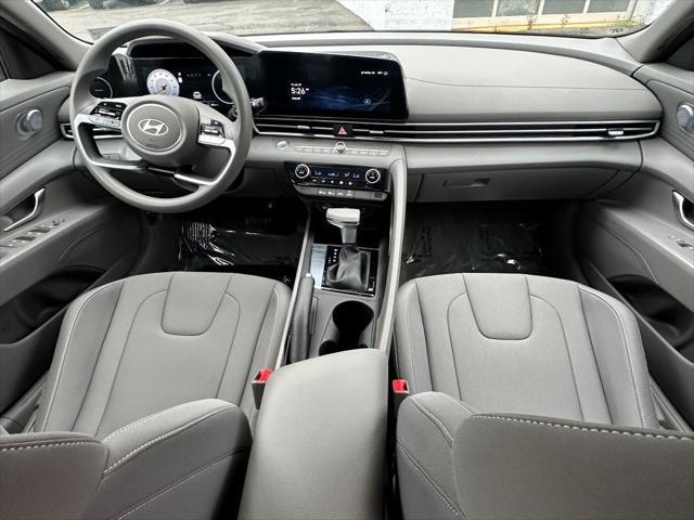 Photo of 2024 Amazon Gray Hyundai ELANTRA