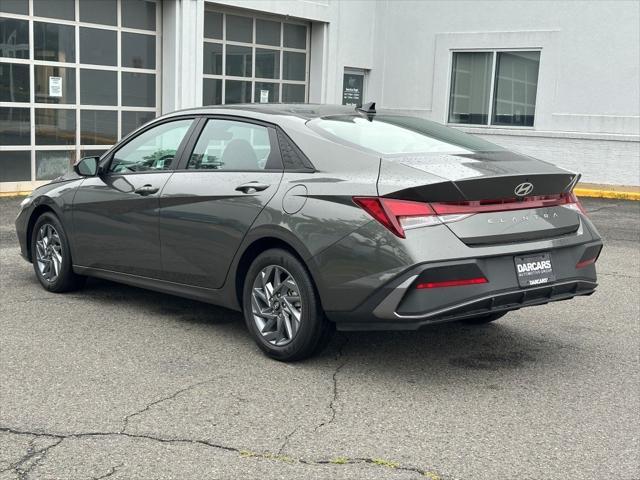 Photo of 2024 Amazon Gray Hyundai ELANTRA