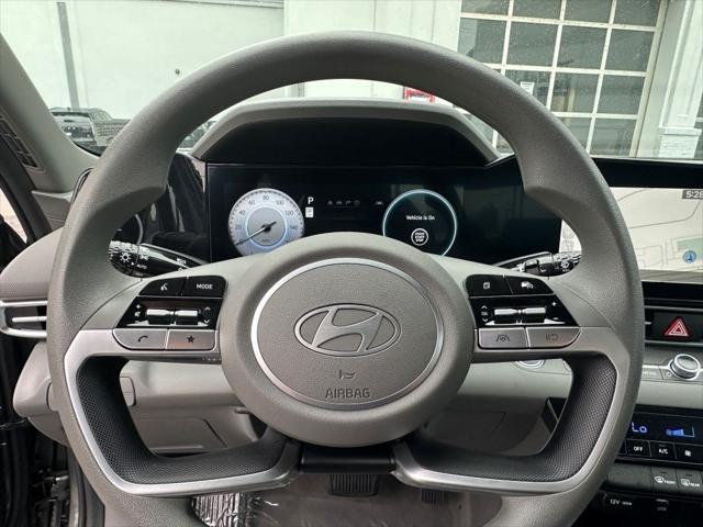 Photo of 2024 Amazon Gray Hyundai ELANTRA