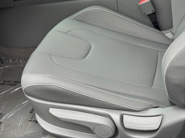 Photo of 2024 Amazon Gray Hyundai ELANTRA
