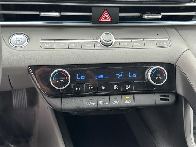 Photo of 2024 Amazon Gray Hyundai ELANTRA
