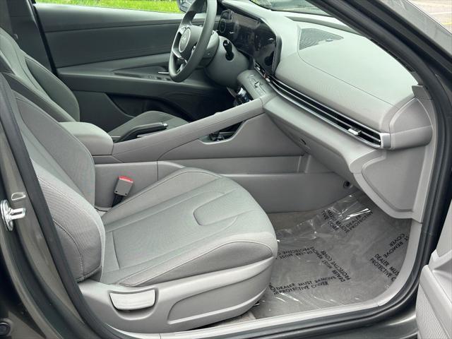 Photo of 2024 Amazon Gray Hyundai ELANTRA