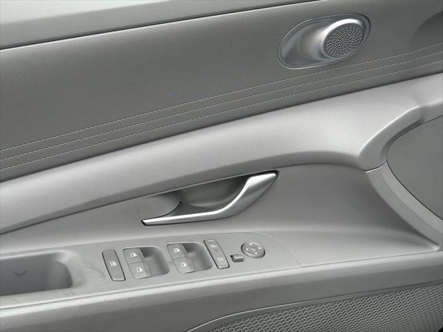 Photo of 2024 Amazon Gray Hyundai ELANTRA