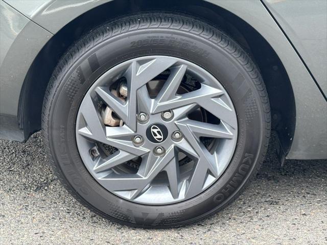 Photo of 2024 Amazon Gray Hyundai ELANTRA