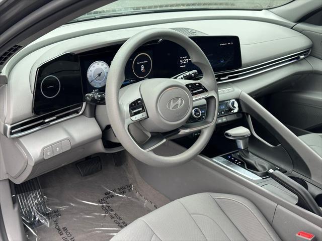 Photo of 2024 Amazon Gray Hyundai ELANTRA