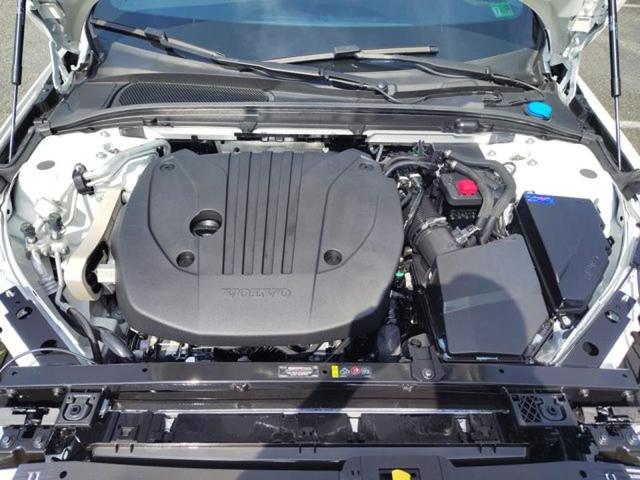 Photo of 2024 Crystal White Metallic Volvo S60