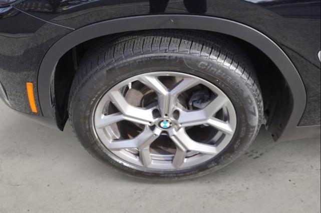 Photo of 2022 Jet Black BMW X3