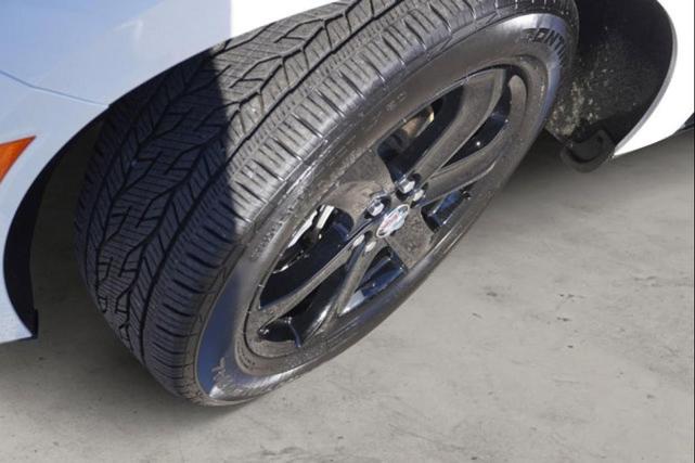 Photo of 2023 White Frost Tricoat Buick Enclave