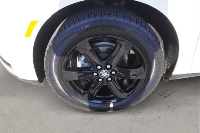 Photo of 2023 White Frost Tricoat Buick Enclave