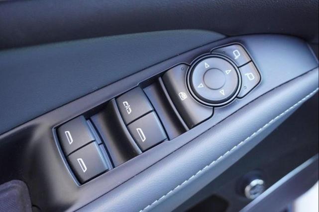 Photo of 2023 White Frost Tricoat Buick Enclave