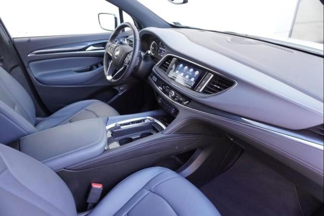 Photo of 2023 White Frost Tricoat Buick Enclave