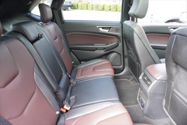 Photo of 2022 Iconic Silver Metallic Ford Edge