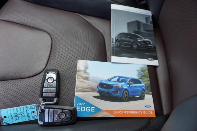 Photo of 2022 Iconic Silver Metallic Ford Edge