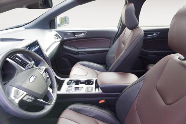 Photo of 2022 Iconic Silver Metallic Ford Edge