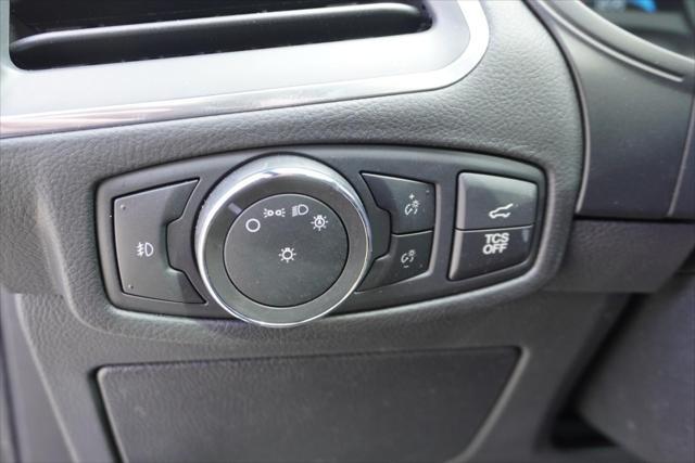 Photo of 2022 Iconic Silver Metallic Ford Edge
