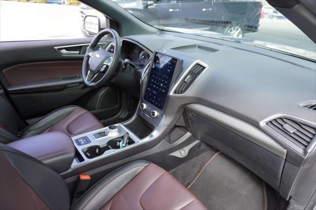 Photo of 2022 Iconic Silver Metallic Ford Edge