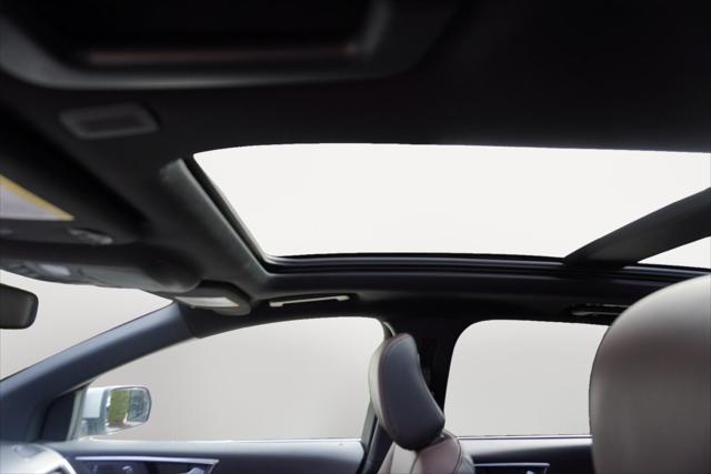 Photo of 2022 Iconic Silver Metallic Ford Edge