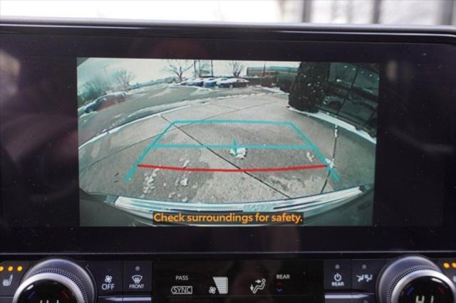 Photo of 2023 Magnetic Gray Metallic Toyota Highlander