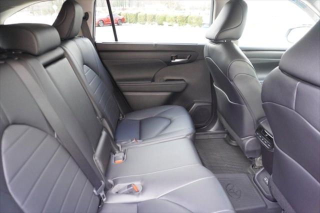 Photo of 2023 Magnetic Gray Metallic Toyota Highlander