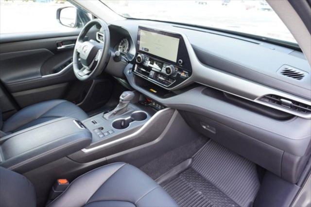 Photo of 2023 Magnetic Gray Metallic Toyota Highlander