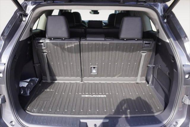 Photo of 2023 Magnetic Gray Metallic Toyota Highlander