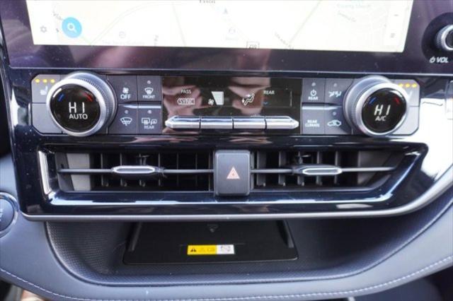 Photo of 2023 Magnetic Gray Metallic Toyota Highlander