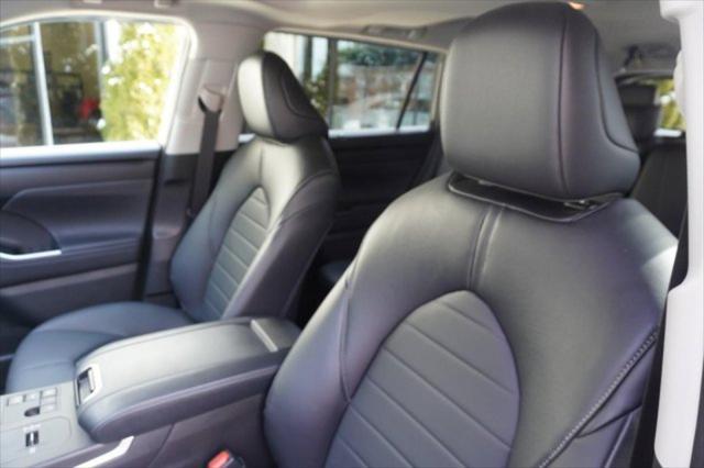 Photo of 2023 Magnetic Gray Metallic Toyota Highlander