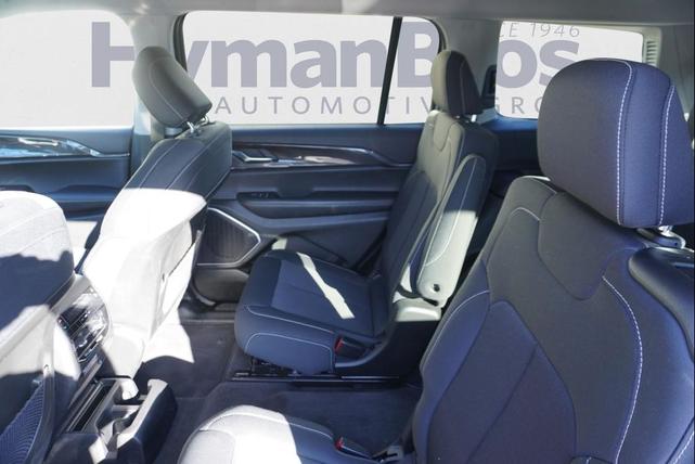 Photo of 2022 Baltic Gray Metallic Clearcoat Jeep Grand Cherokee L