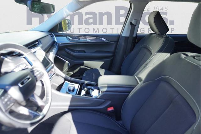 Photo of 2022 Baltic Gray Metallic Clearcoat Jeep Grand Cherokee L