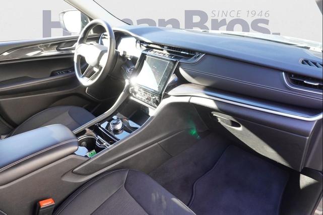 Photo of 2022 Baltic Gray Metallic Clearcoat Jeep Grand Cherokee L
