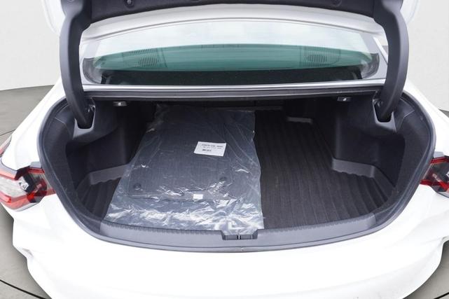Photo of 2021 Platinum White Pearl Acura TLX