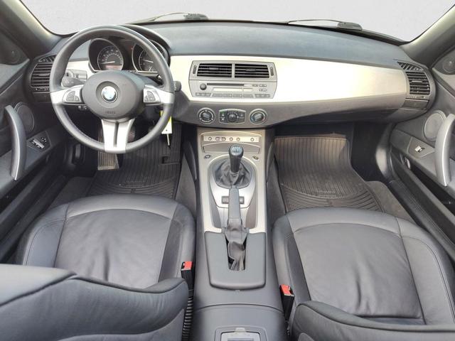 Photo of 2004 Black Sapphire Metallic BMW Z4
