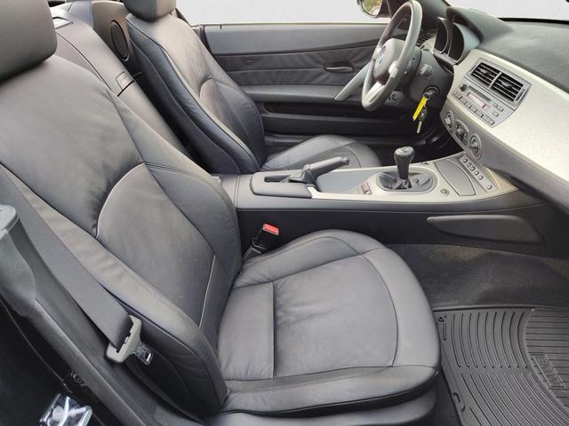 Photo of 2004 Black Sapphire Metallic BMW Z4