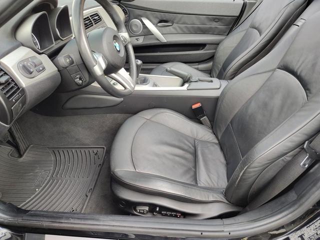 Photo of 2004 Black Sapphire Metallic BMW Z4