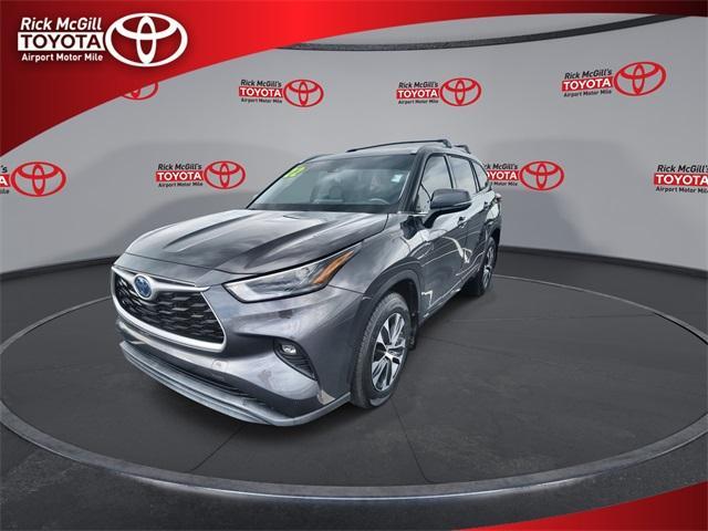 Photo of 2022 Magnetic Gray Metallic Toyota Highlander Hybrid