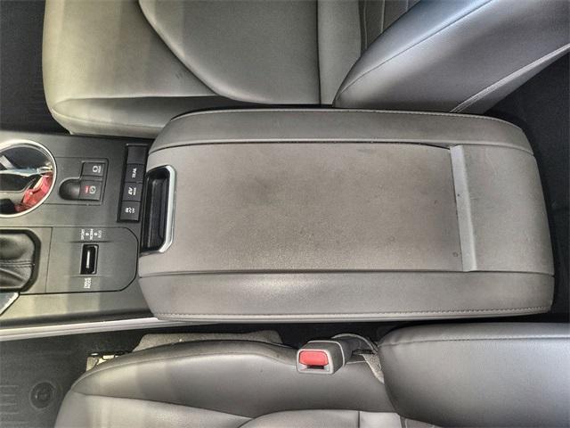 Photo of 2022 Magnetic Gray Metallic Toyota Highlander Hybrid