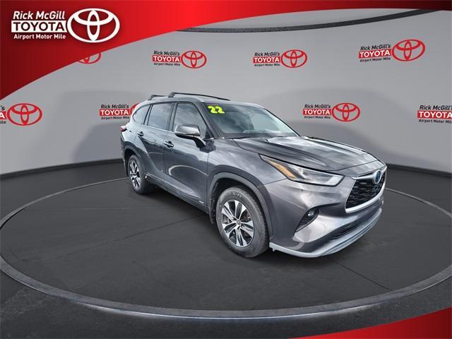 Photo of 2022 Magnetic Gray Metallic Toyota Highlander Hybrid