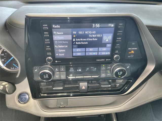 Photo of 2022 Magnetic Gray Metallic Toyota Highlander Hybrid
