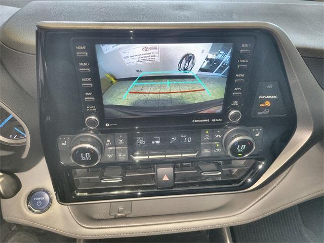 Photo of 2022 Magnetic Gray Metallic Toyota Highlander Hybrid