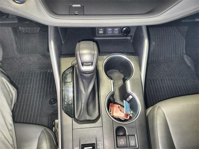 Photo of 2022 Magnetic Gray Metallic Toyota Highlander Hybrid