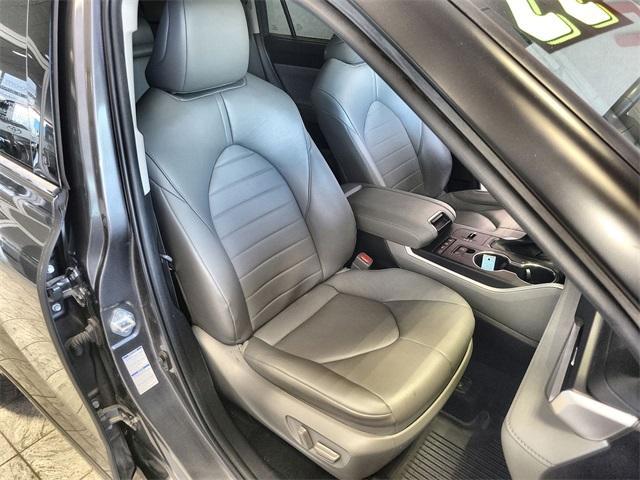 Photo of 2022 Magnetic Gray Metallic Toyota Highlander Hybrid