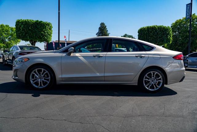 Photo of 2019 White Gold Metallic Ford Fusion