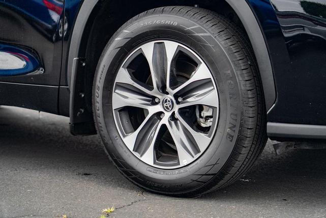 Photo of 2022 Midnight Black Metallic Toyota Highlander