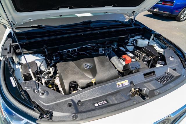 Photo of 2020 Blizzard Pearl Toyota Highlander