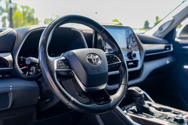 Photo of 2020 Blizzard Pearl Toyota Highlander
