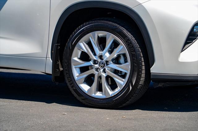 Photo of 2020 Blizzard Pearl Toyota Highlander
