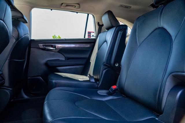 Photo of 2020 Blizzard Pearl Toyota Highlander